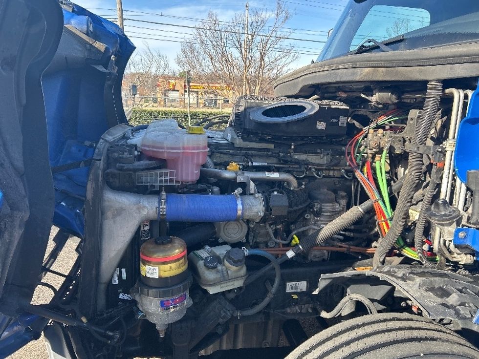 Sleeper Tractor-Heavy Duty Tractors-Freightliner-2020-T12664ST-Memphis-TN-798,929\n\t\tmiles-$ 36,000 - Image 21