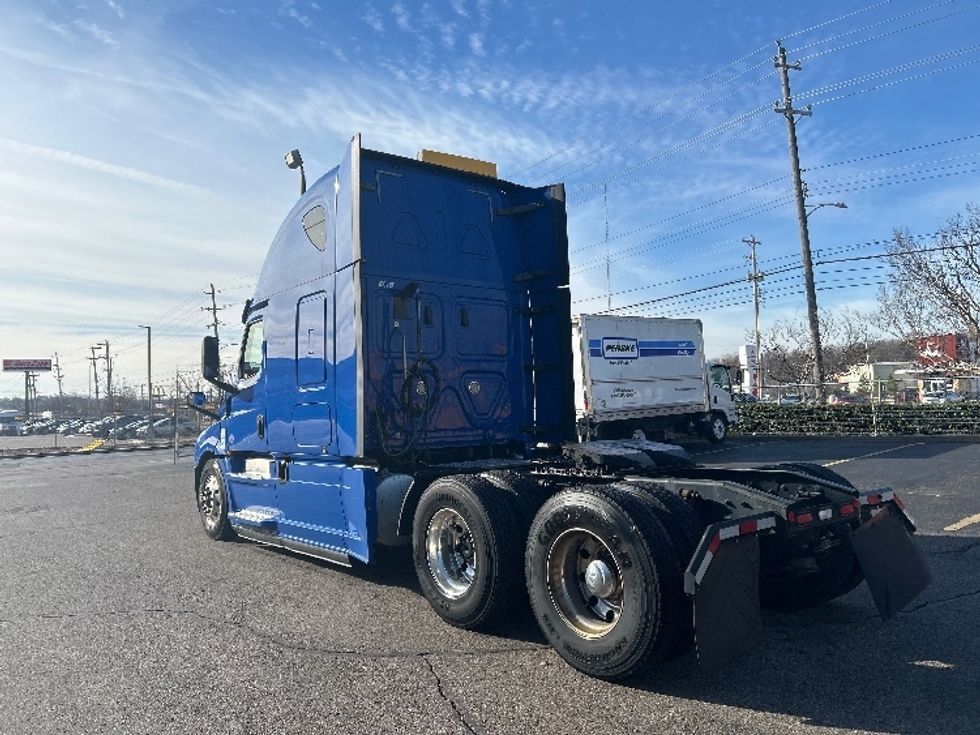 Sleeper Tractor-Heavy Duty Tractors-Freightliner-2020-T12664ST-Memphis-TN-798,929\n\t\tmiles-$ 36,000 - Image 5