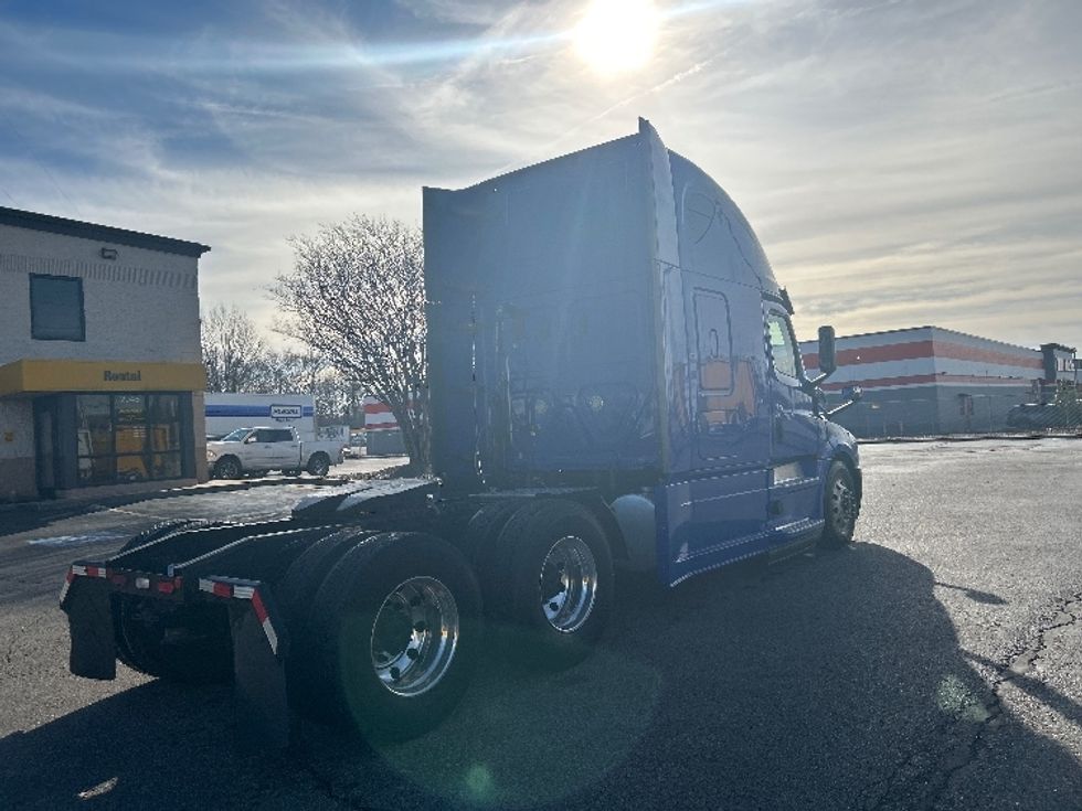 Sleeper Tractor-Heavy Duty Tractors-Freightliner-2020-T12664ST-Memphis-TN-798,929\n\t\tmiles-$ 36,000 - Image 7