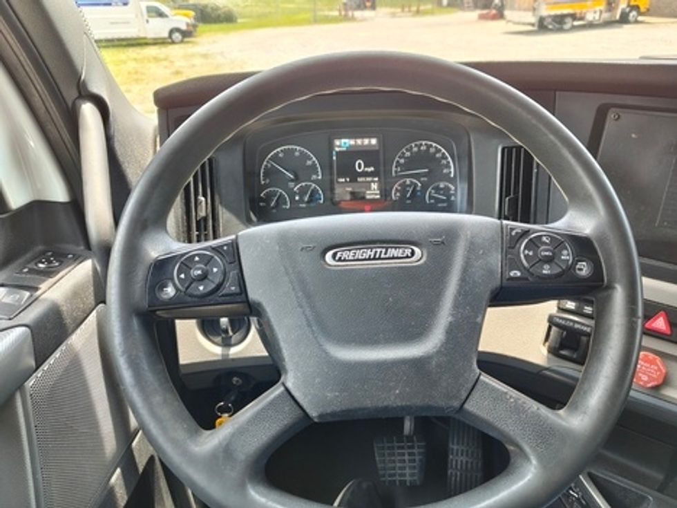 Sleeper Tractor-Heavy Duty Tractors-Freightliner-2020-T12664ST-Meridian-MS-522,209\n\t\tmiles-$ 55,250 - Image 13