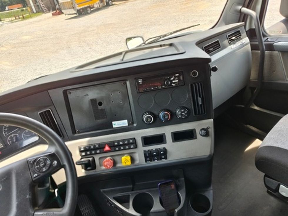 Sleeper Tractor-Heavy Duty Tractors-Freightliner-2020-T12664ST-Meridian-MS-522,209\n\t\tmiles-$ 55,250 - Image 14