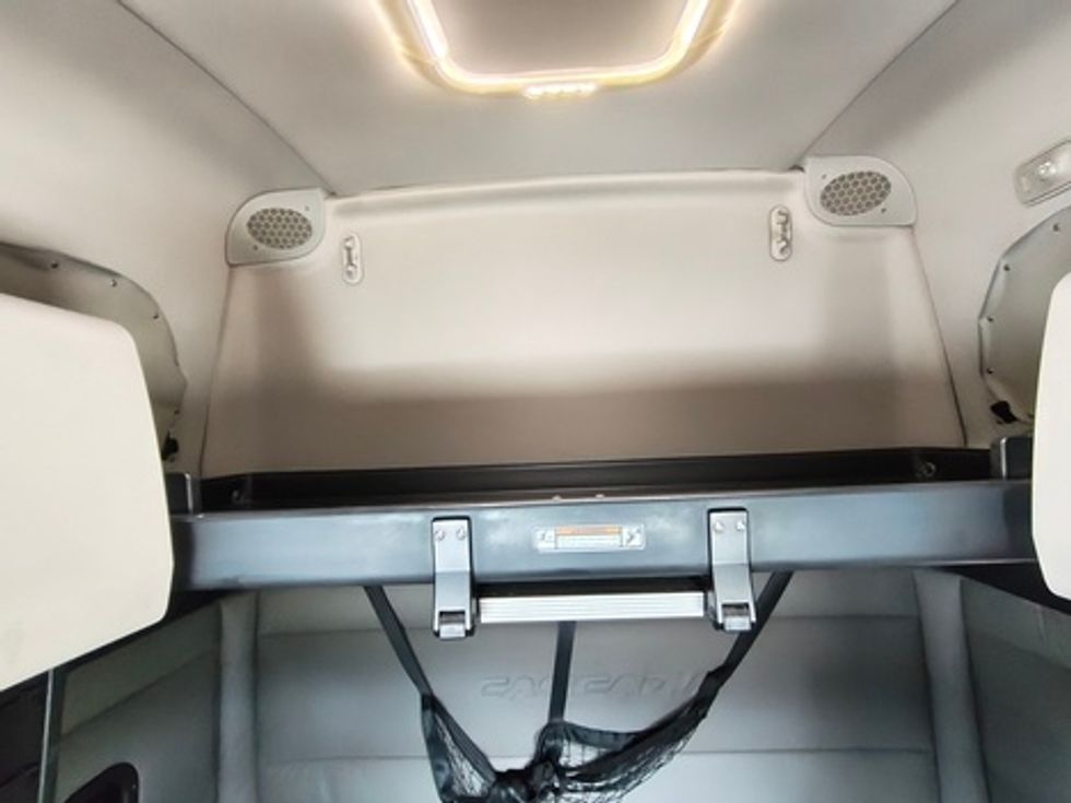 Sleeper Tractor-Heavy Duty Tractors-Freightliner-2020-T12664ST-Meridian-MS-522,209\n\t\tmiles-$ 55,250 - Image 16