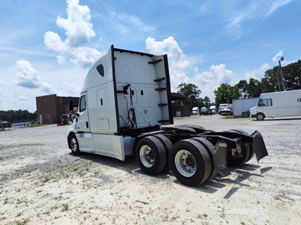 Sleeper Tractor-Heavy Duty Tractors-Freightliner-2020-T12664ST-Meridian-MS-522,209\n\t\tmiles-$ 55,250 - Image 3