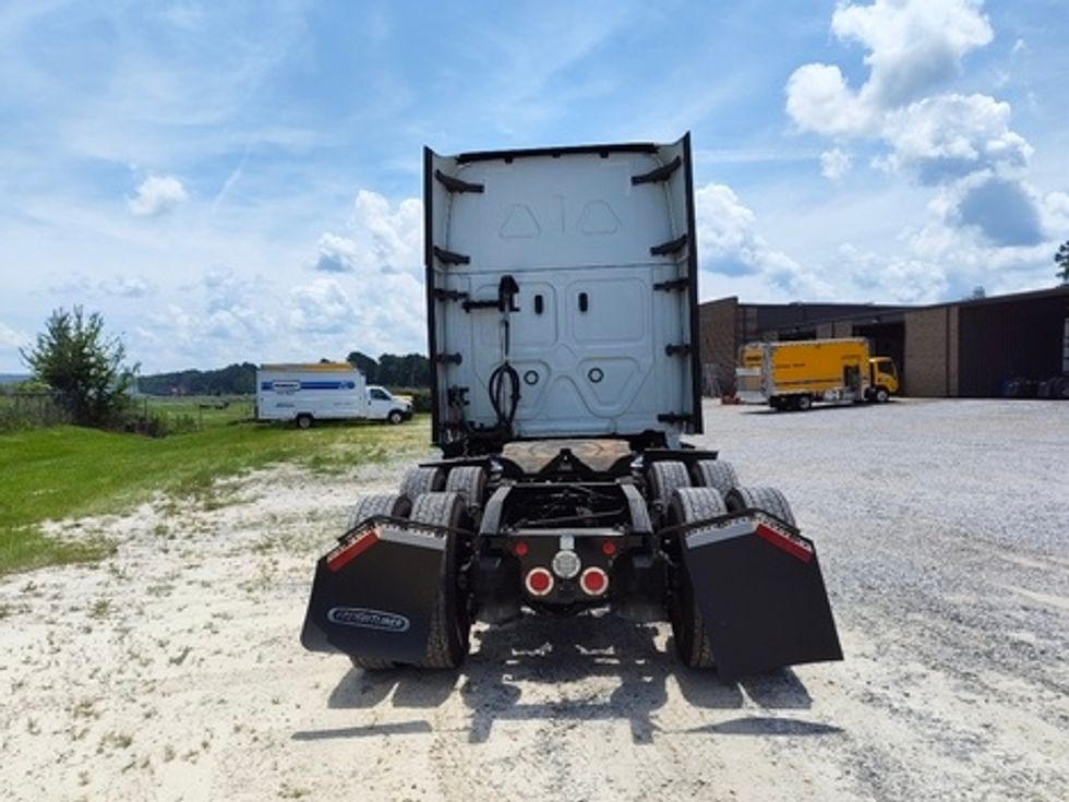 Sleeper Tractor-Heavy Duty Tractors-Freightliner-2020-T12664ST-Meridian-MS-522,209\n\t\tmiles-$ 55,250 - Image 4