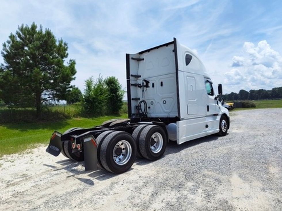 Sleeper Tractor-Heavy Duty Tractors-Freightliner-2020-T12664ST-Meridian-MS-522,209\n\t\tmiles-$ 55,250 - Image 5