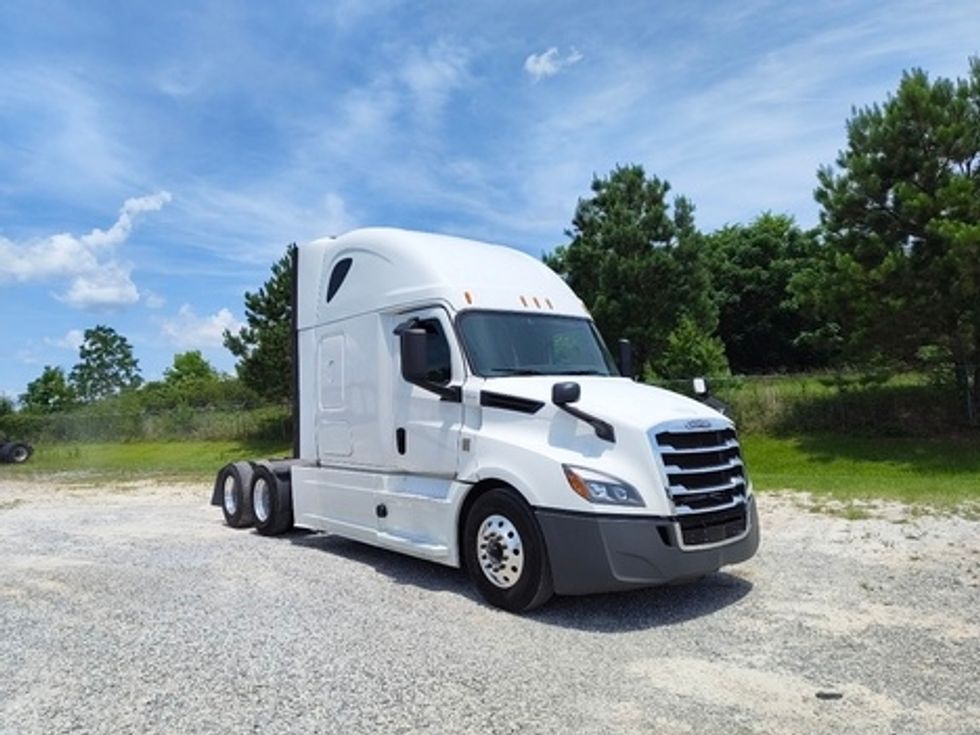 Sleeper Tractor-Heavy Duty Tractors-Freightliner-2020-T12664ST-Meridian-MS-522,209\n\t\tmiles-$ 55,250 - Image 7