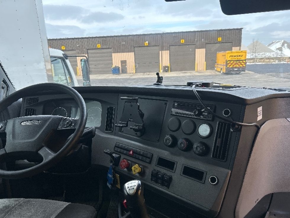 Sleeper Tractor-Heavy Duty Tractors-Freightliner-2020-T12664ST-Middlefield-OH-295,847\n\t\tmiles-$ 71,500 - Image 17