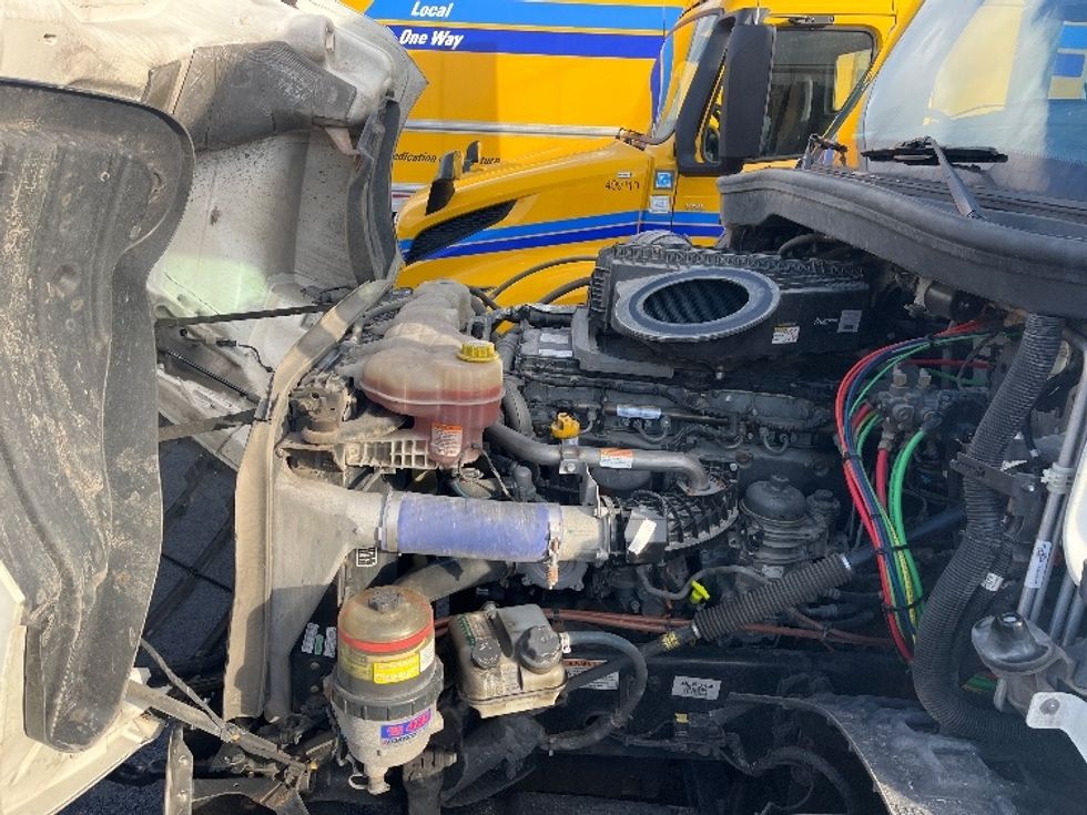 Sleeper Tractor-Heavy Duty Tractors-Freightliner-2020-T12664ST-Middlefield-OH-295,847\n\t\tmiles-$ 71,500 - Image 21