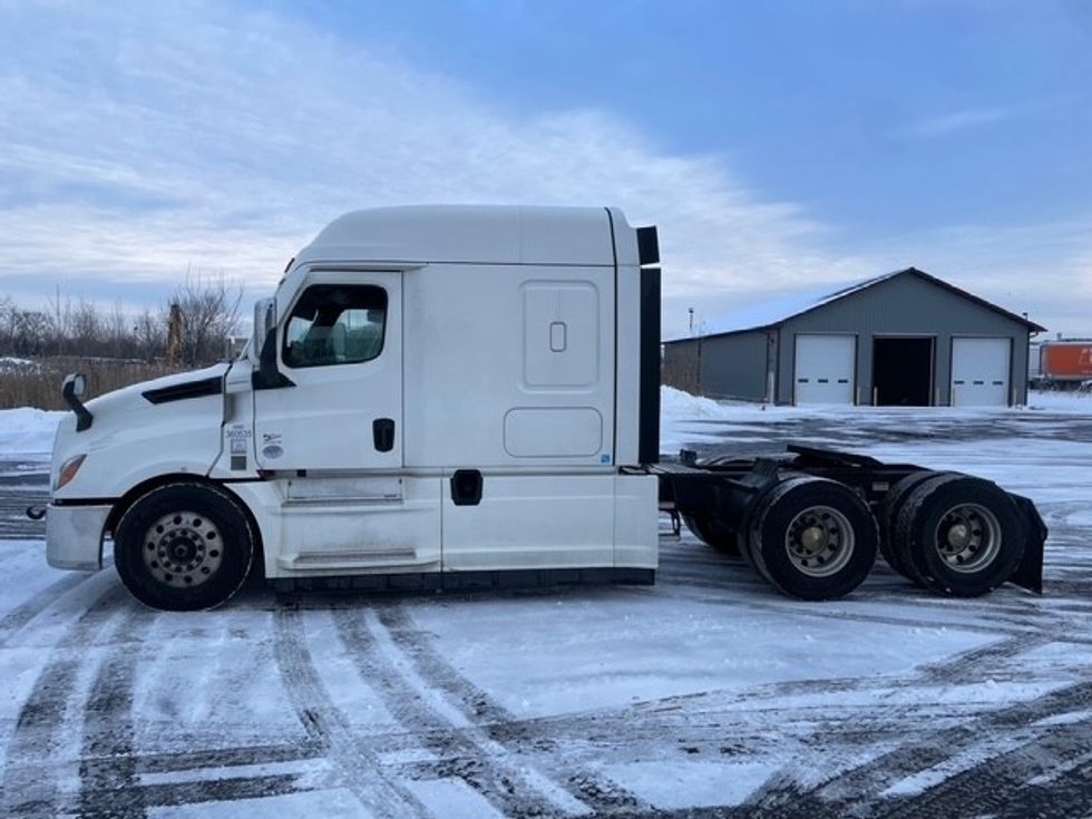 Sleeper Tractor-Heavy Duty Tractors-Freightliner-2020-T12664ST-Middlefield-OH-295,847\n\t\tmiles-$ 71,500 - Image 4