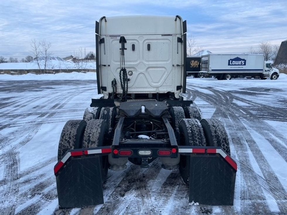 Sleeper Tractor-Heavy Duty Tractors-Freightliner-2020-T12664ST-Middlefield-OH-295,847\n\t\tmiles-$ 71,500 - Image 6