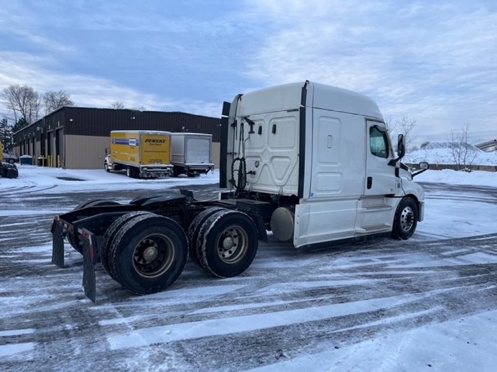 Sleeper Tractor-Heavy Duty Tractors-Freightliner-2020-T12664ST-Middlefield-OH-295,847\n\t\tmiles-$ 71,500 - Image 7