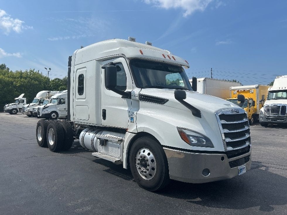 Sleeper Tractor-Heavy Duty Tractors-Freightliner-2020-T12664ST-Middlefield-OH-321,456\n\t\tmiles-$ 72,750 - Image 1
