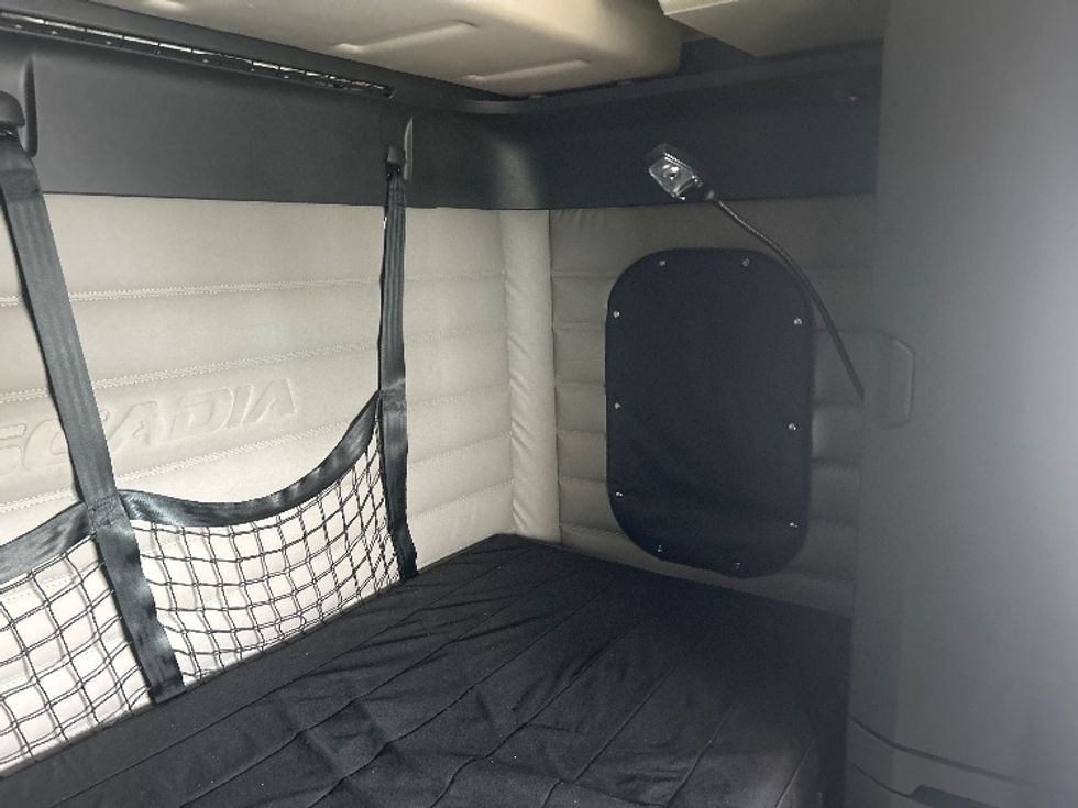 Sleeper Tractor-Heavy Duty Tractors-Freightliner-2020-T12664ST-Middlefield-OH-321,456\n\t\tmiles-$ 72,750 - Image 18