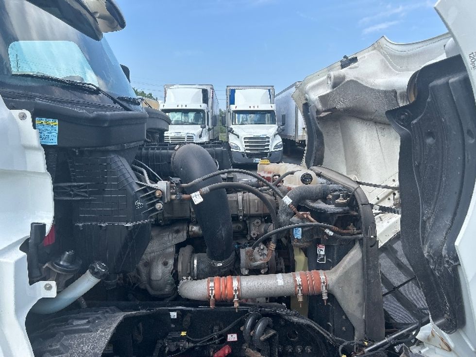 Sleeper Tractor-Heavy Duty Tractors-Freightliner-2020-T12664ST-Middlefield-OH-321,456\n\t\tmiles-$ 72,750 - Image 20