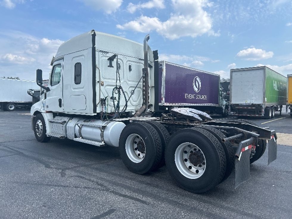 Sleeper Tractor-Heavy Duty Tractors-Freightliner-2020-T12664ST-Middlefield-OH-321,456\n\t\tmiles-$ 72,750 - Image 5