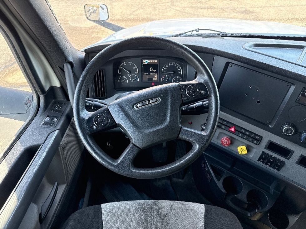 Sleeper Tractor-Heavy Duty Tractors-Freightliner-2020-T12664ST-Middlefield-OH-395,198\n\t\tmiles-$ 65,500 - Image 11
