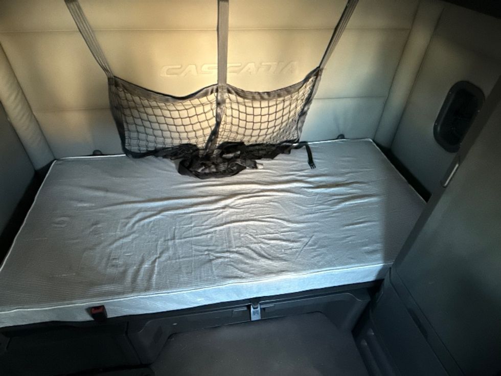 Sleeper Tractor-Heavy Duty Tractors-Freightliner-2020-T12664ST-Middlefield-OH-395,198\n\t\tmiles-$ 65,500 - Image 17