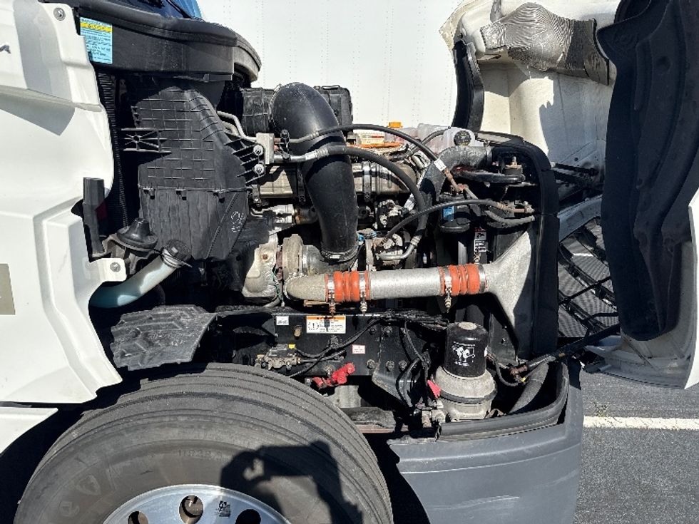 Sleeper Tractor-Heavy Duty Tractors-Freightliner-2020-T12664ST-Middlefield-OH-395,198\n\t\tmiles-$ 65,500 - Image 20