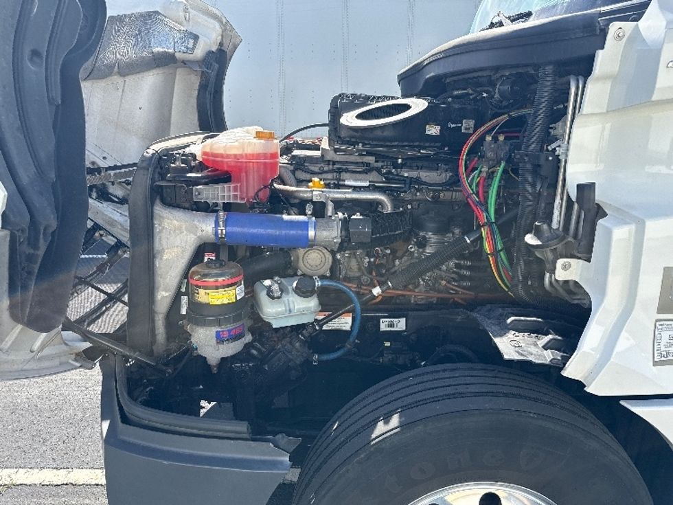 Sleeper Tractor-Heavy Duty Tractors-Freightliner-2020-T12664ST-Middlefield-OH-395,198\n\t\tmiles-$ 65,500 - Image 21