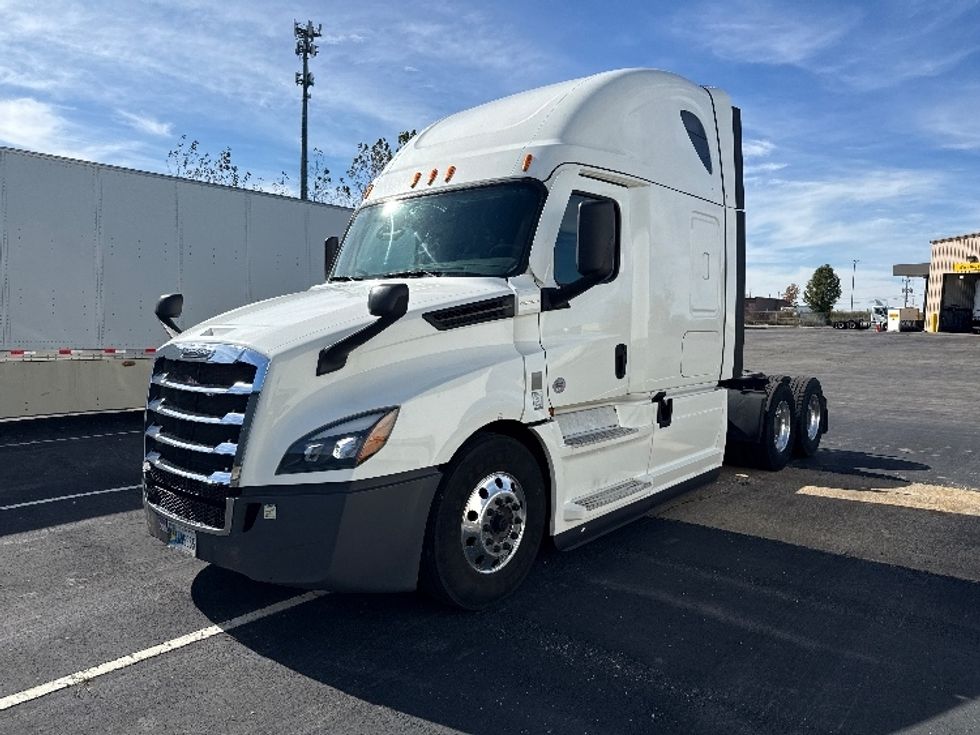 Sleeper Tractor-Heavy Duty Tractors-Freightliner-2020-T12664ST-Middlefield-OH-395,198\n\t\tmiles-$ 65,500 - Image 3