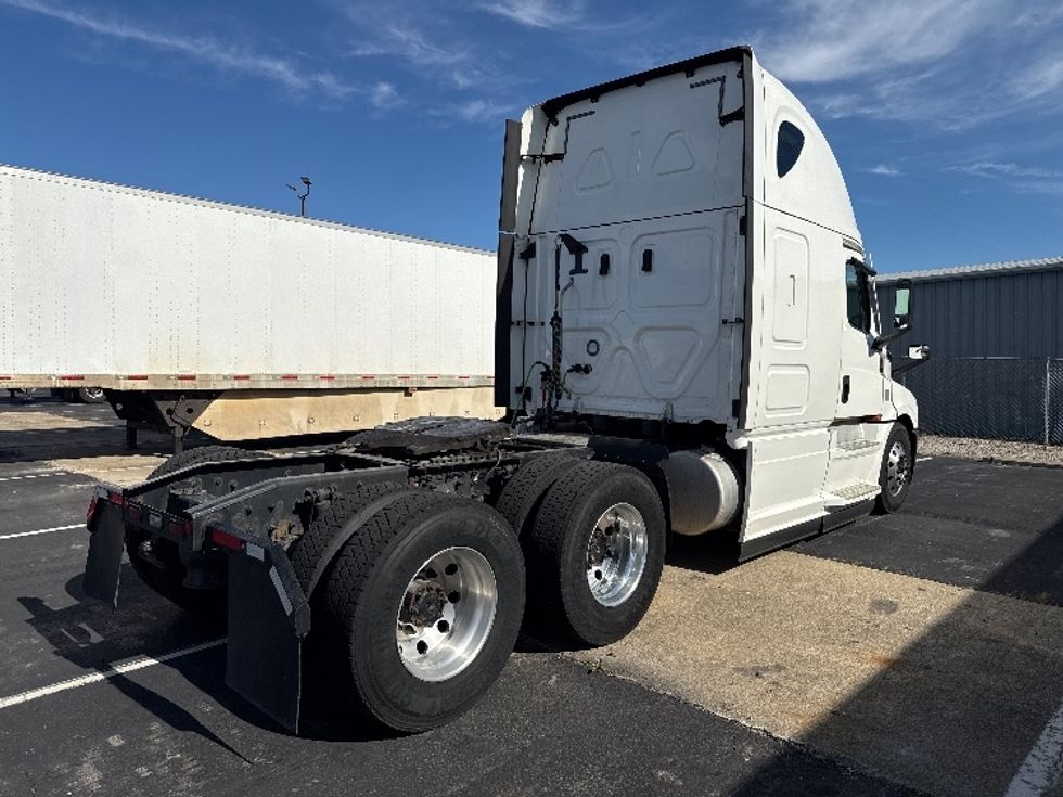 Sleeper Tractor-Heavy Duty Tractors-Freightliner-2020-T12664ST-Middlefield-OH-395,198\n\t\tmiles-$ 65,500 - Image 7
