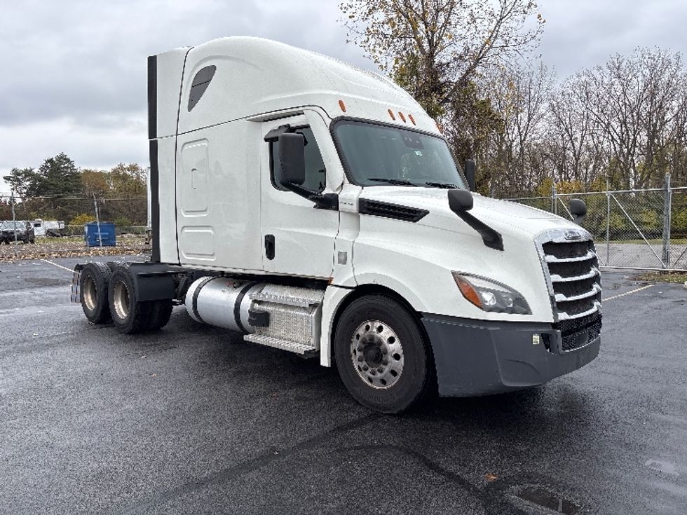 Sleeper Tractor-Heavy Duty Tractors-Freightliner-2020-T12664ST-Middlefield-OH-577,846\n\t\tmiles-$ 55,000 - Image 1