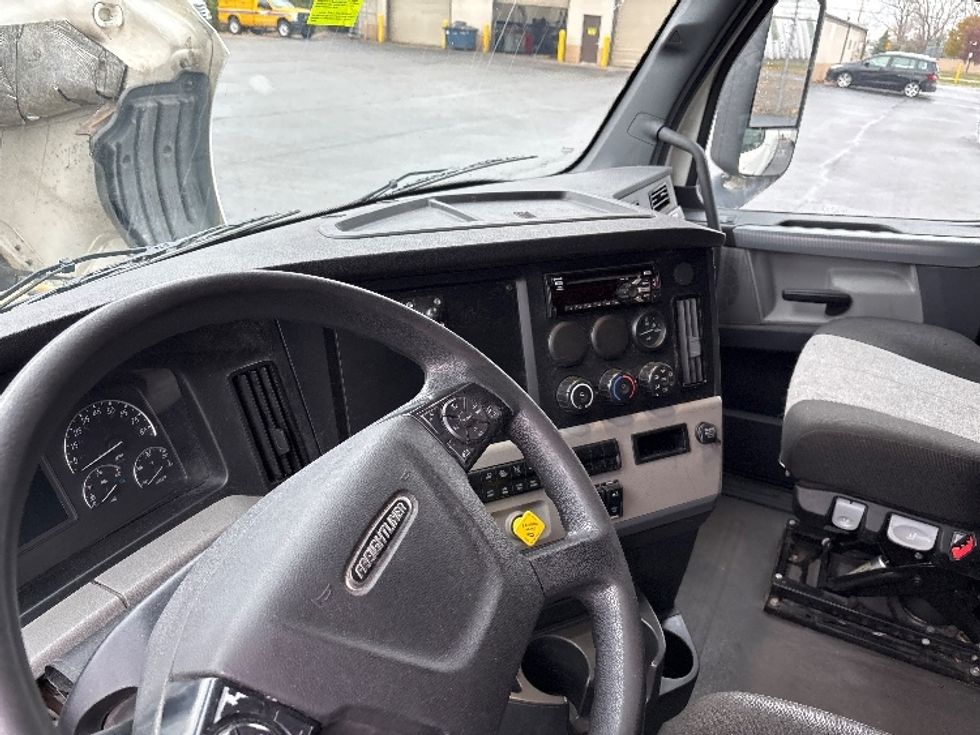 Sleeper Tractor-Heavy Duty Tractors-Freightliner-2020-T12664ST-Middlefield-OH-577,846\n\t\tmiles-$ 55,000 - Image 10
