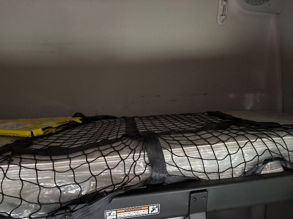 Sleeper Tractor-Heavy Duty Tractors-Freightliner-2020-T12664ST-Middlefield-OH-577,846\n\t\tmiles-$ 55,000 - Image 17