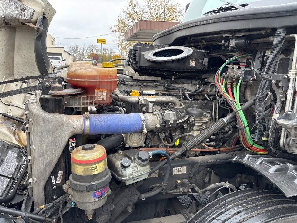 Sleeper Tractor-Heavy Duty Tractors-Freightliner-2020-T12664ST-Middlefield-OH-577,846\n\t\tmiles-$ 55,000 - Image 21