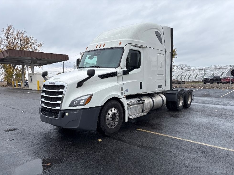 Sleeper Tractor-Heavy Duty Tractors-Freightliner-2020-T12664ST-Middlefield-OH-577,846\n\t\tmiles-$ 55,000 - Image 3