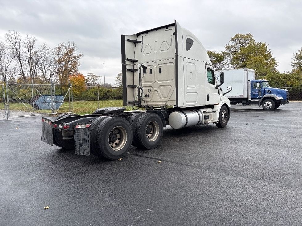 Sleeper Tractor-Heavy Duty Tractors-Freightliner-2020-T12664ST-Middlefield-OH-577,846\n\t\tmiles-$ 55,000 - Image 7