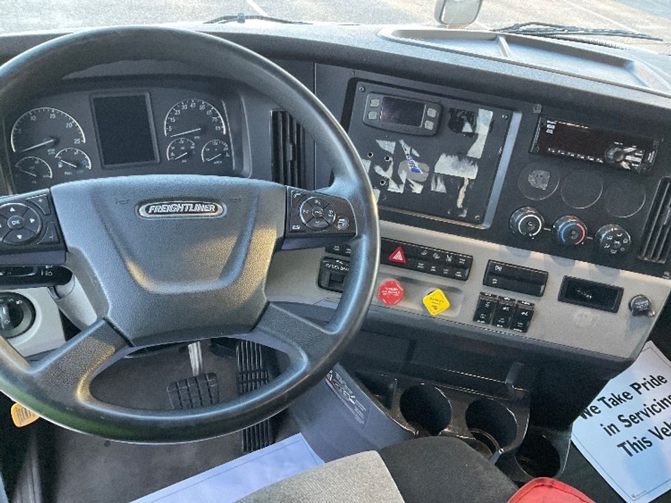 Sleeper Tractor-Heavy Duty Tractors-Freightliner-2020-T12664ST-Millville-NJ-350,973\n\t\tmiles-$ 69,000 - Image 11