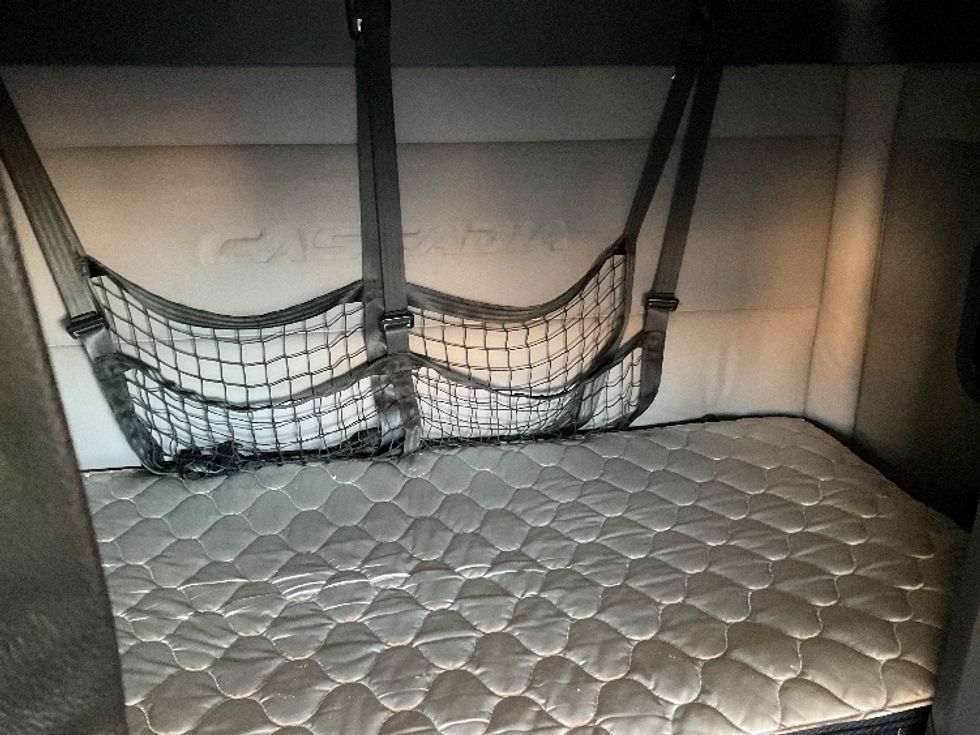 Sleeper Tractor-Heavy Duty Tractors-Freightliner-2020-T12664ST-Millville-NJ-350,973\n\t\tmiles-$ 69,000 - Image 16