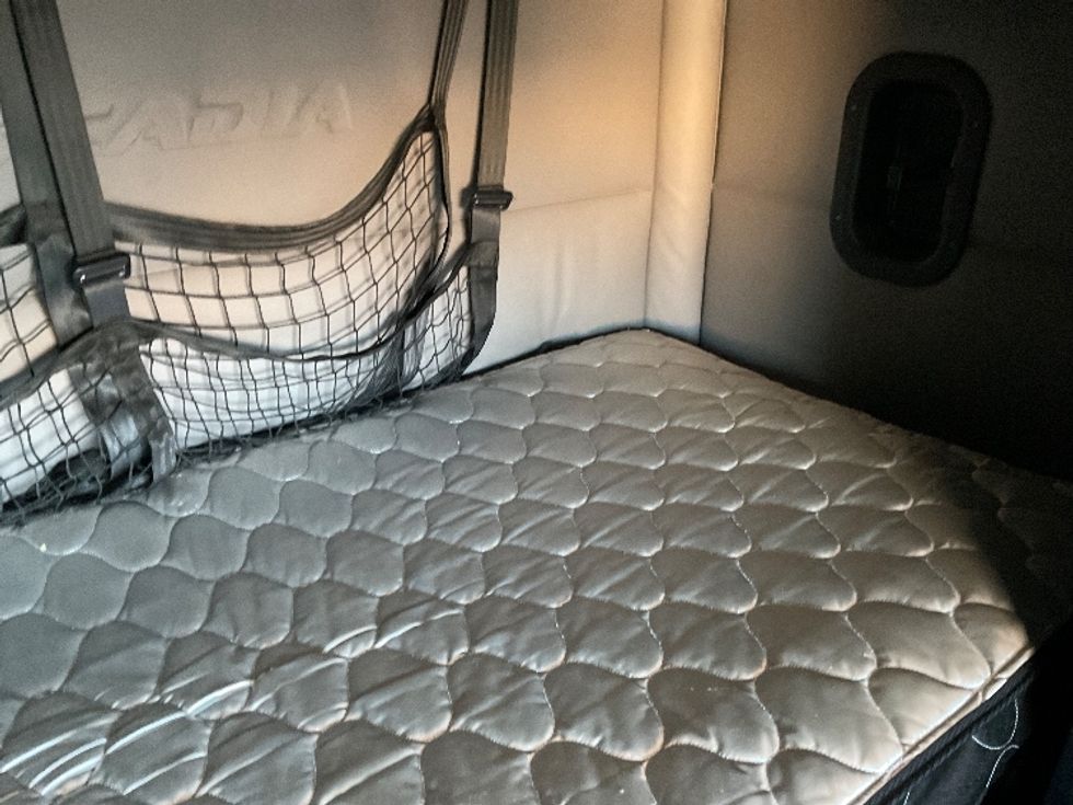 Sleeper Tractor-Heavy Duty Tractors-Freightliner-2020-T12664ST-Millville-NJ-350,973\n\t\tmiles-$ 69,000 - Image 17