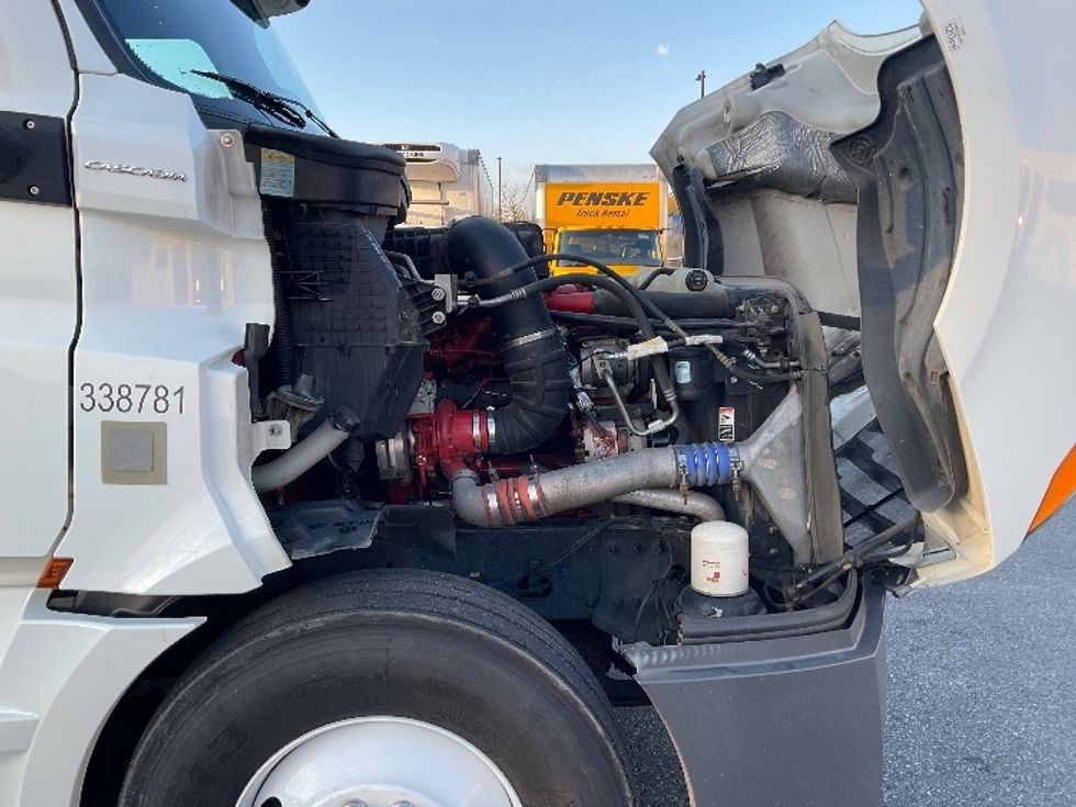 Sleeper Tractor-Heavy Duty Tractors-Freightliner-2020-T12664ST-Millville-NJ-350,973\n\t\tmiles-$ 69,000 - Image 20