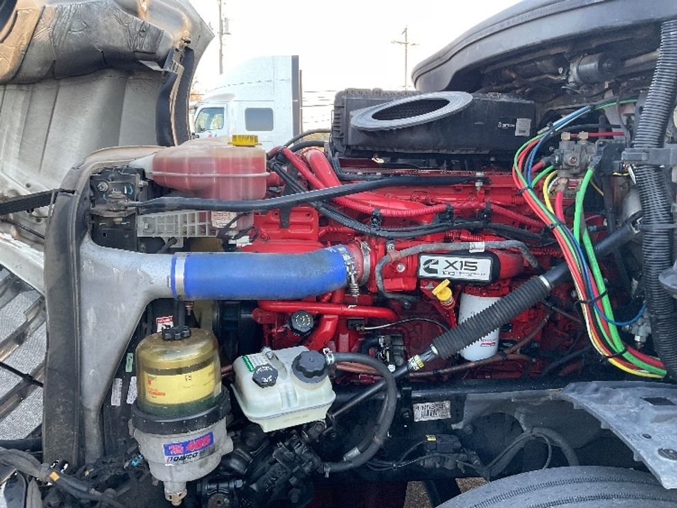 Sleeper Tractor-Heavy Duty Tractors-Freightliner-2020-T12664ST-Millville-NJ-350,973\n\t\tmiles-$ 69,000 - Image 21