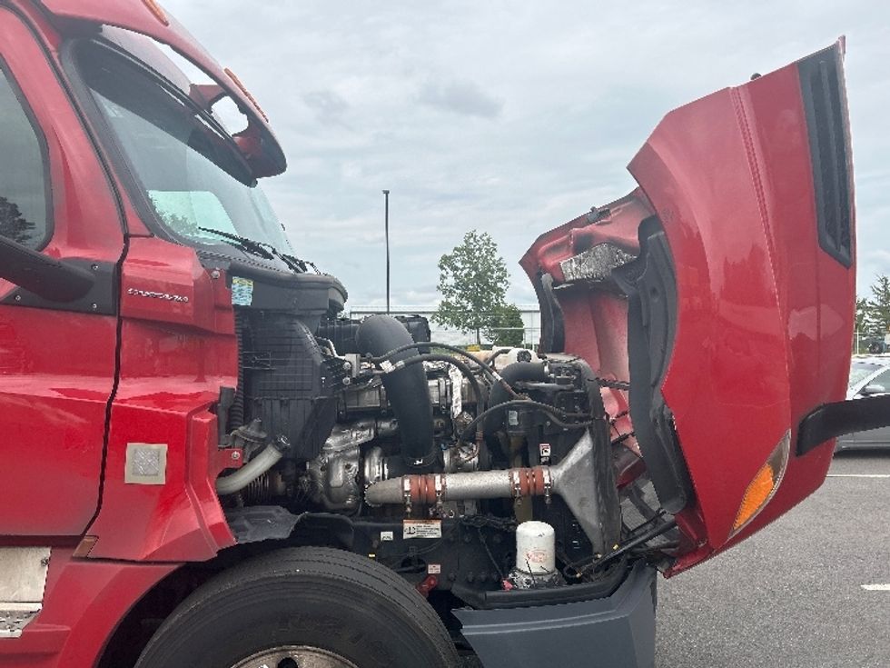 Sleeper Tractor-Heavy Duty Tractors-Freightliner-2020-T12664ST-Millville-NJ-629,398\n\t\tmiles-$ 52,750 - Image 17