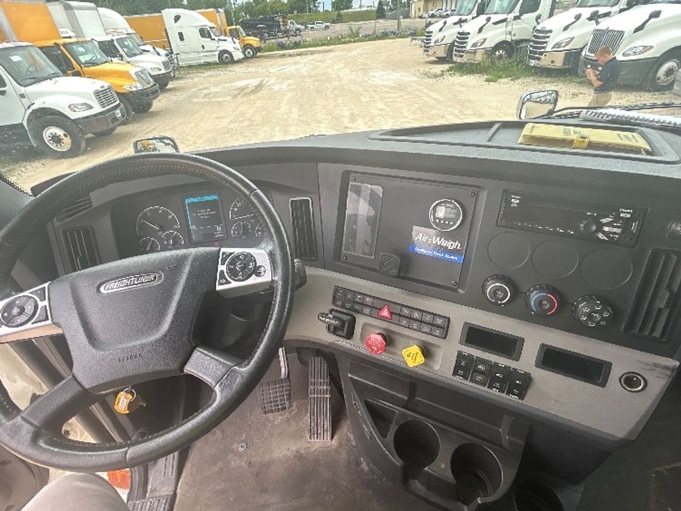 Sleeper Tractor-Heavy Duty Tractors-Freightliner-2020-T12664ST-Milwaukee-WI-354,883\n\t\tmiles-$ 71,250 - Image 11