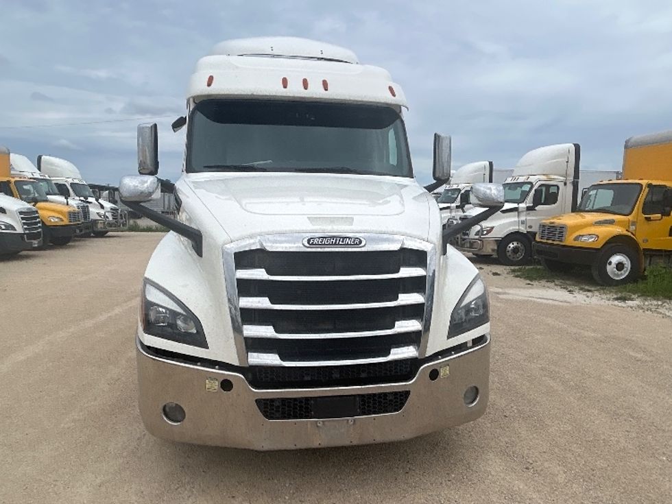 Sleeper Tractor-Heavy Duty Tractors-Freightliner-2020-T12664ST-Milwaukee-WI-354,883\n\t\tmiles-$ 71,250 - Image 2