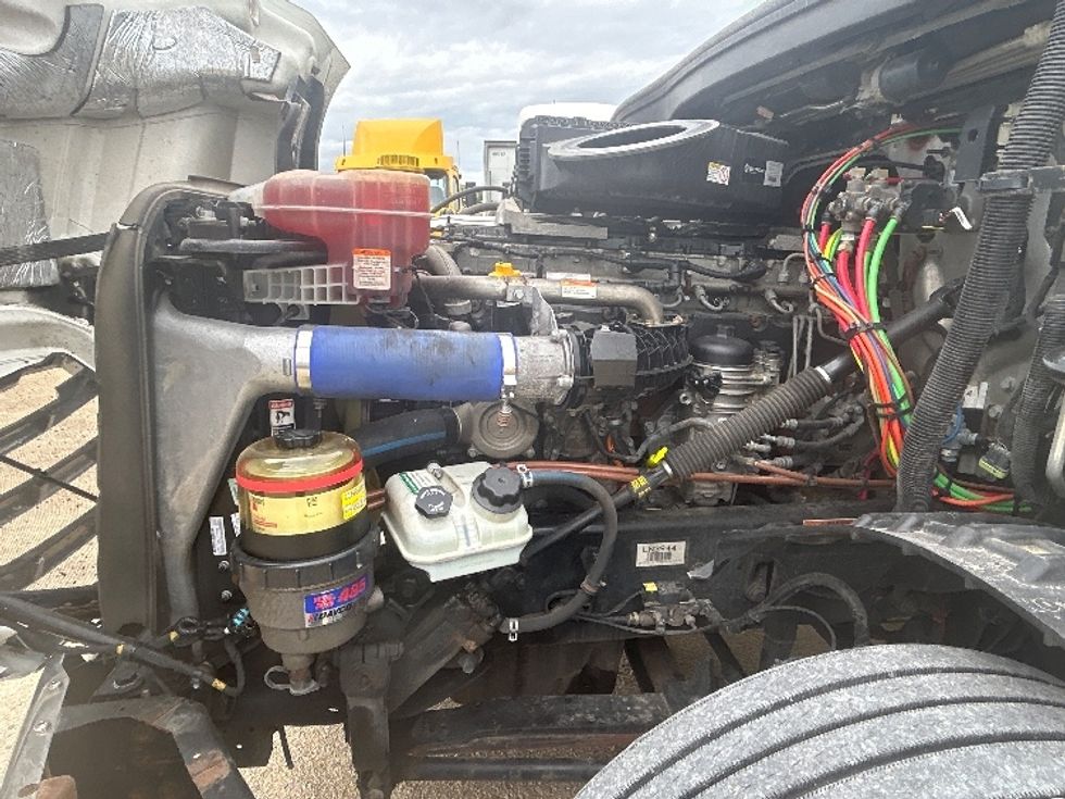 Sleeper Tractor-Heavy Duty Tractors-Freightliner-2020-T12664ST-Milwaukee-WI-354,883\n\t\tmiles-$ 71,250 - Image 21