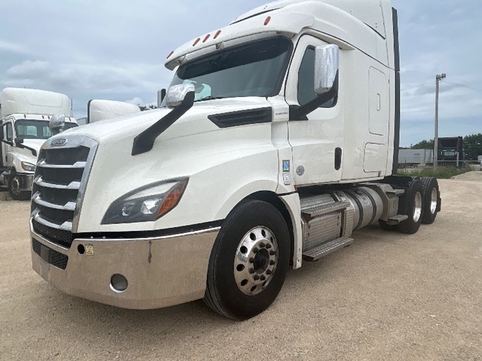 Sleeper Tractor-Heavy Duty Tractors-Freightliner-2020-T12664ST-Milwaukee-WI-354,883\n\t\tmiles-$ 71,250 - Image 3