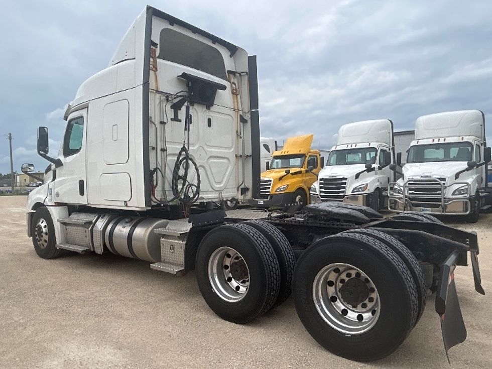 Sleeper Tractor-Heavy Duty Tractors-Freightliner-2020-T12664ST-Milwaukee-WI-354,883\n\t\tmiles-$ 71,250 - Image 5