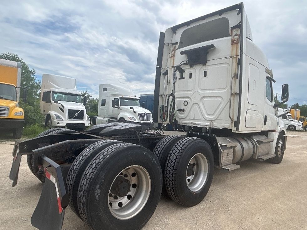 Sleeper Tractor-Heavy Duty Tractors-Freightliner-2020-T12664ST-Milwaukee-WI-354,883\n\t\tmiles-$ 71,250 - Image 7