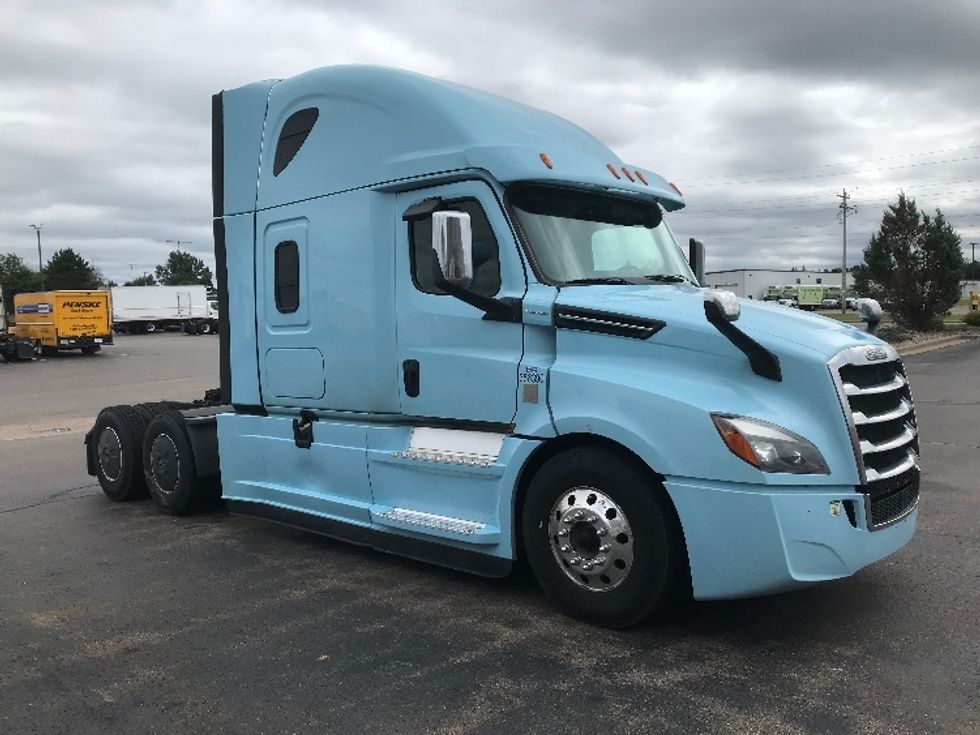 Sleeper Tractor-Heavy Duty Tractors-Freightliner-2020-T12664ST-Milwaukee-WI-499,030\n\t\tmiles-$ 58,000 - Image 1