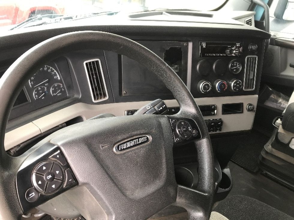 Sleeper Tractor-Heavy Duty Tractors-Freightliner-2020-T12664ST-Milwaukee-WI-499,030\n\t\tmiles-$ 58,000 - Image 11