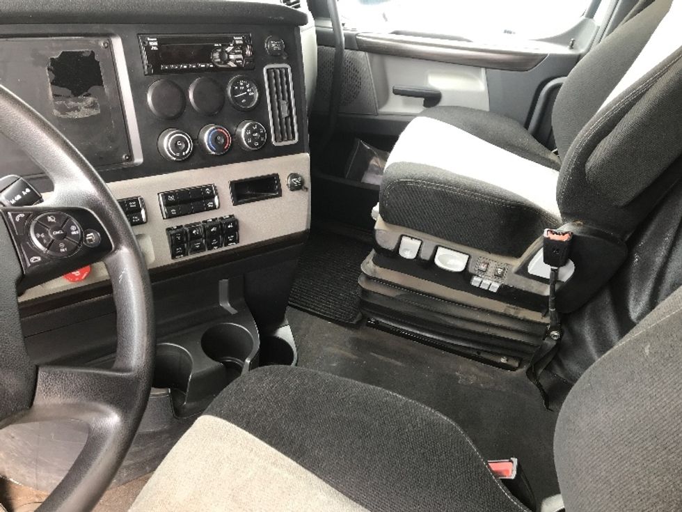 Sleeper Tractor-Heavy Duty Tractors-Freightliner-2020-T12664ST-Milwaukee-WI-499,030\n\t\tmiles-$ 58,000 - Image 12