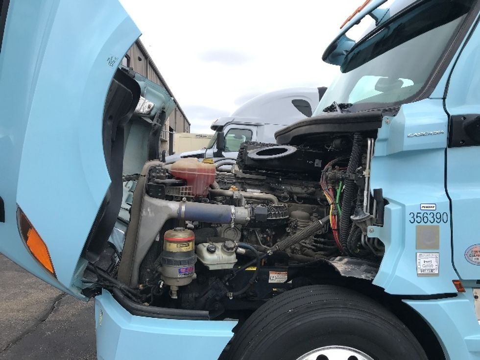 Sleeper Tractor-Heavy Duty Tractors-Freightliner-2020-T12664ST-Milwaukee-WI-499,030\n\t\tmiles-$ 58,000 - Image 21