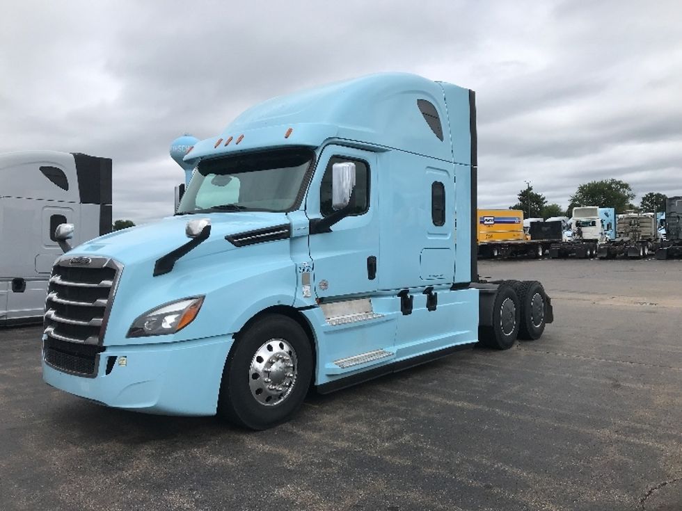 Sleeper Tractor-Heavy Duty Tractors-Freightliner-2020-T12664ST-Milwaukee-WI-499,030\n\t\tmiles-$ 58,000 - Image 3
