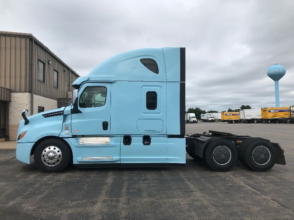 Sleeper Tractor-Heavy Duty Tractors-Freightliner-2020-T12664ST-Milwaukee-WI-499,030\n\t\tmiles-$ 58,000 - Image 4