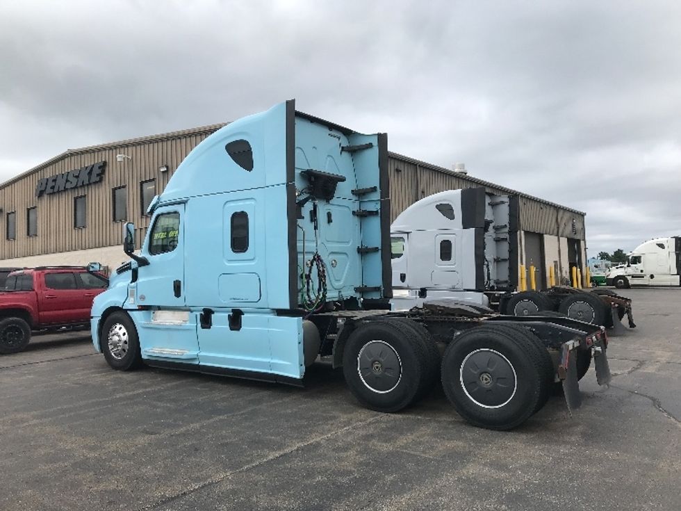 Sleeper Tractor-Heavy Duty Tractors-Freightliner-2020-T12664ST-Milwaukee-WI-499,030\n\t\tmiles-$ 58,000 - Image 5